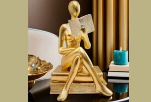 Estátua Figura Pensador Enfeite Casa Mesa Escritório Luxo Cor Mão Colo Dourado